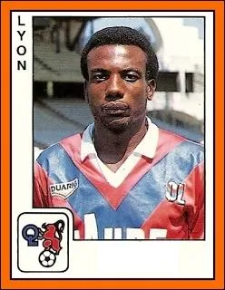 Attaquant congolais. 65 buts en 97 matchs. Qui est-ce ?
