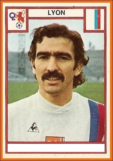 Dfenseur francais. 12 buts en 294 matchs. Qui est-ce ?