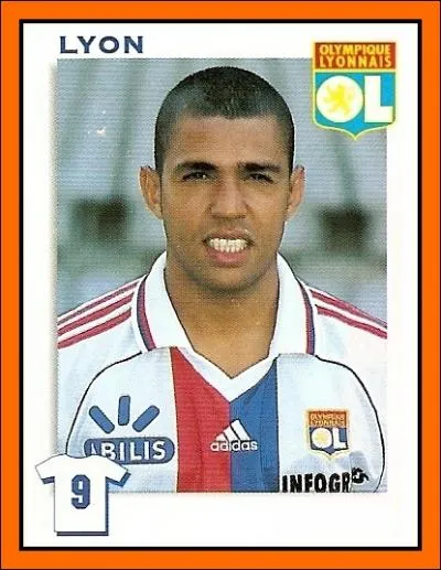 Attaquant brsilien. 94 buts en 161 matchs. Qui est-ce ?