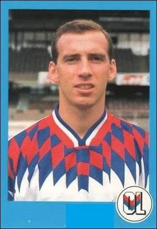 Milieu franais. 12 buts en 128 matchs. Qui est-ce ?