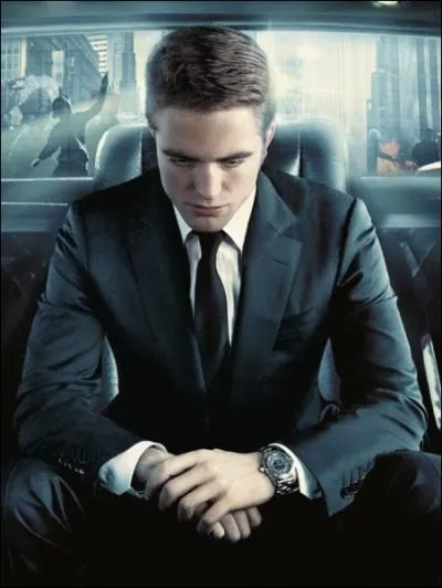 Dans ce film de Cronenberg, Robert Pattinson s'carte de son rle de belltre insipide de  Twilight , en incarnant un requin de la finance en perdition. Il s'agit de :