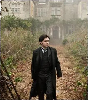 Dans ce film Daniel  Harry Potter  Radcliffe explore un univers radicalement diffrent et prouve qu'il sait aussi jouer autre chose que des sorciers  lunettes. C'est dans :