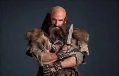 Qui est ce nain imposant ?