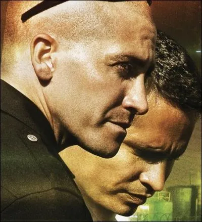 Ce film, interprt par Jake Gyllenhaal et Michael Pea, voque la vie de deux policiers. Son titre est :