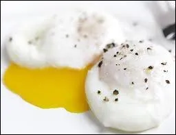 L'oeuf est vers dlicatement dans un tourbillon cr dans l'eau bouillante : quel est ce mode de cuisson de l'oeuf ?