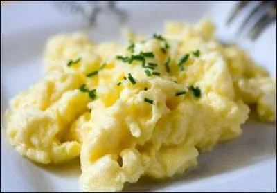 Quel est l'ustensile indispensable  la confection des oeufs brouills ?