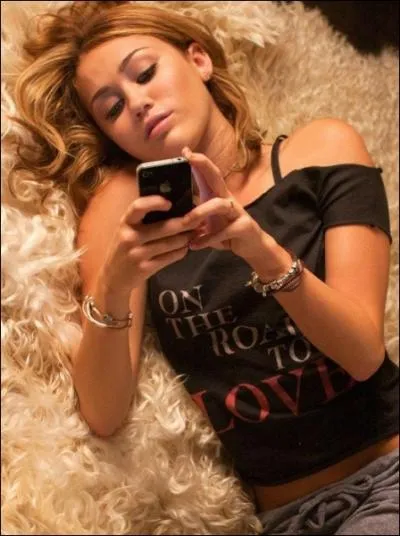 C'est l'adaptation d'un film franais pour ados. Miley Cyrus y remplace Christa Theret dans le rle principal. C'est dans :