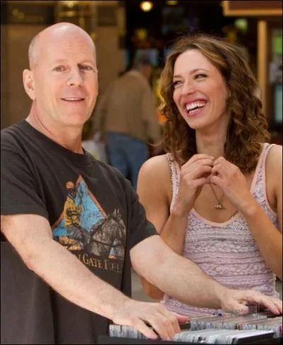 Dans ce film, une jeune femme devient une parieuse professionnelle sous la houlette de Bruce Willis. Le titre de ce film est :