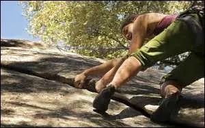 Ici, la gestuelle est spcifique. Les doigts, les mains, les pieds vont devoir trouver appui et se coincer dans des fissures s'il n'existe pas d'autres prises possibles. Quel est ce domaine ?