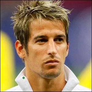 Footballeur international portugais n le 11 mars 1988. Comment se nomme ce joueur ?