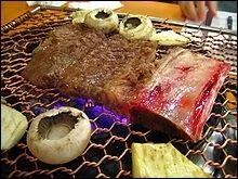 Cette cte de boeuf marine et grille au charbon se nomme  Galbi , dans quel restaurant allez-vous manger ?