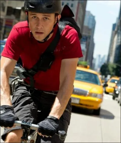 Dans ce film, Joseph Gordon-Levitt est un coursier qui doit livrer un mystrieux pli que certains veulent rcuprer  tout prix, quitte  le tuer. Il s'agit de :
