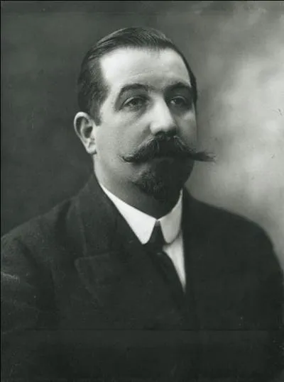 N'oublions pas la lettre  J  ! Cet ouvrier allumettier fut le crateur d'une organisation syndicale; n'oublions pas son prix Nobel de la paix !