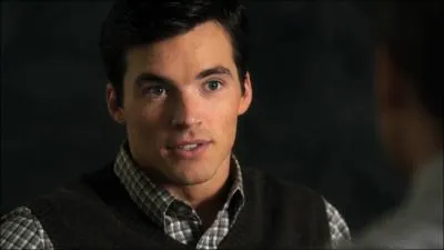 Comment s'appelle le fils d'Ezra Fitz ?