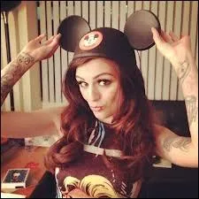 Qui chante avec elle ''With ur love'' ?