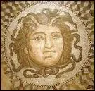 Mduse avait deux soeurs. L'un de ces noms est donc en trop. Lequel ?