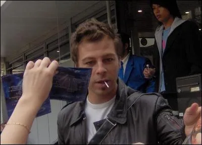 Qu'est le titre de la 9 me chanson de son album ?