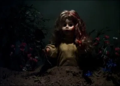 Dans l'pisode  Machination  de la saison 2, - A, par le biais d'une poupe, donne une mission  chacune des 4 filles. Quelle est celle d'Hanna ?