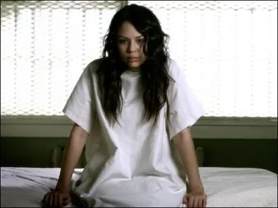 Durant l't qui spare la saison 2 de la saison 3, soit aprs avoir apris que Mona faisait partie de la team A, qu'a fait Hanna ?