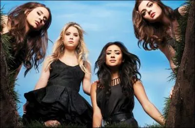 Dans le premier pisode de la saison 3, quel secret d'Hanna est rvl  Aria, Spencer et Emily ?