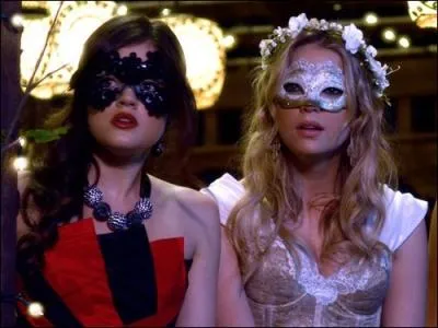 Lors de l'pisode 13 de la saison 3,  Halloween , en quoi est dguise Hanna ?