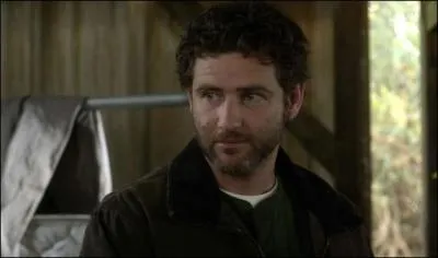 Au cours de la saison 3, Hanna runit Caleb et son pre. Celui-ci se prnomme comment ?