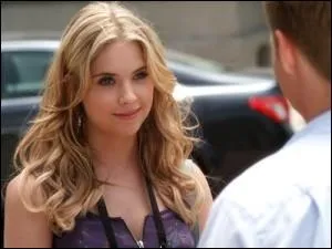 Comment se prnomme son petit ami au dbut de la saison 1 ?