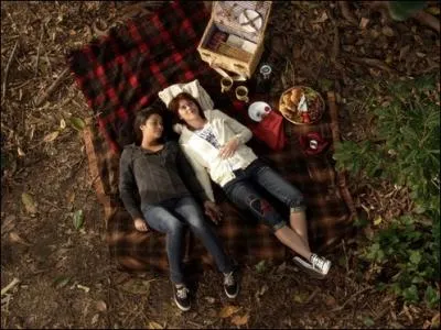 On apprend alors qu'Emily est homosexuelle. Quelle est la premire fille dont elle est tombe amoureuse ?