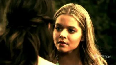 D'ailleurs, quand Alison menace de rvler cette  relation , que fait Spencer ?