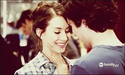 Comment se prnomme, par la suite, le garon que Spencer frquente au cours de la saison 1 ?