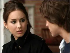 De l, Spencer dcide de rompre avec lui. Comment s'y prend-elle ?