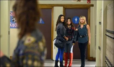 Qui est la premire  savoir que Spencer n'est plus avec Toby ?