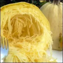Courge de couleur blanche dont la chair se dfait en filaments, particularit  laquelle elle doit son nom :
