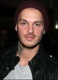 Comment se prnomme son frre ?