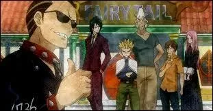 Qui est la personne tout à gauche ?