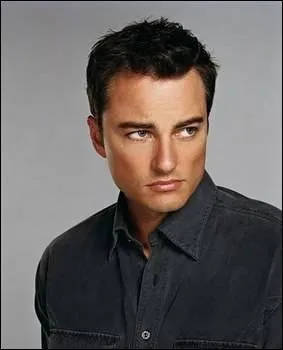 Dans quelle srie trouve-t-on cet acteur ?