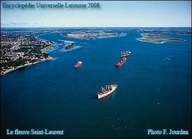 Parmi ces trois lacs, lequel est le plus grand qui se dverse dans le fleuve St-Laurent ?