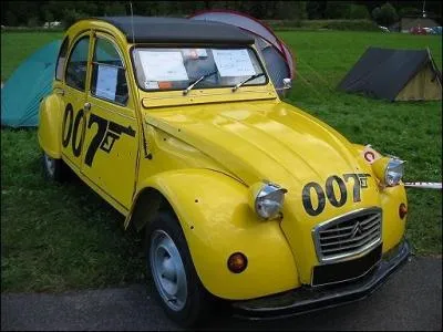 1981, sortie du James Bond For your eyes only et de la 2cv 007, jaune hlios comme dans le film, impacts de balles fictifs et des gros 007 en autocollants, sur base 2cv6. Quelle affirmation est vraie  son sujet ?
