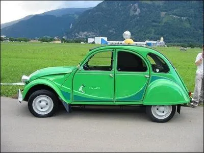 1985, en Allemagne et en Suisse est commercialise la  Ente grn , (son surnom allemand signifiant canard vert), verte bambou avec un volatile casqu en dcoration. Pourquoi ce nom ?