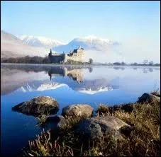 La mer des Hébrides doit son nom à des îles appartenant...