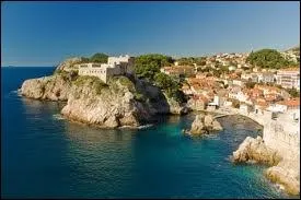 Comment s'appelle la mer entre l'Italie et l'ex-Yougoslavie ?