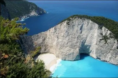 Quelle mer ne se trouve PAS en Mditerrane ?