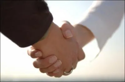 La poigne de main est un geste de salutation, mais que peut-il galement indiquer ?