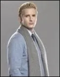 Qui interprte le rle de Carlisle Cullen ?
