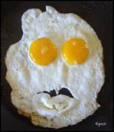 Une  tête d'œuf  est une personne...