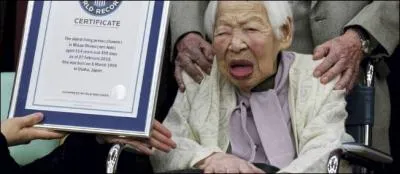 C'est la plus vieille femme du monde, 115 ans, elle devrait vous rappeler une expression suranne : Et ben mes ...