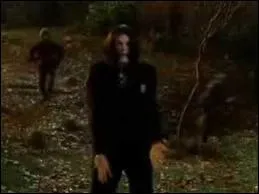 Dans la scne de  Scary Movie 4 , quand Tom Ryan laisse son enfant avec un arbre, une personne clbre vient la voir. Qui est cette personne clbre ?