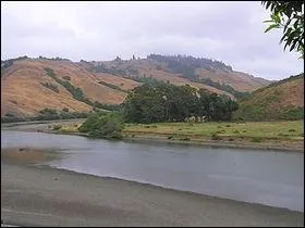 Dans quel pays passe la Russian River ?
