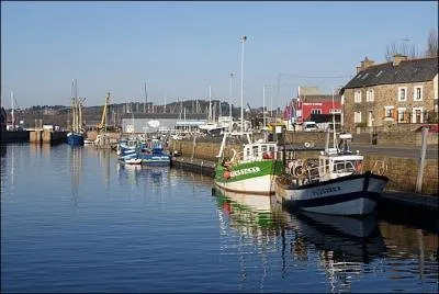 Votre amie Suzanne, vous a envoy une superbe carte postale de Paimpol o elle est en vacances, dans quel dpartement est-elle ?