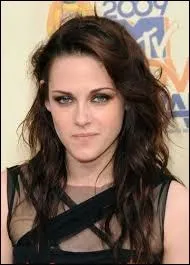 Le... ... ... . 2007 Summit Entertainment annonce que Kristen jouera Bella Swann dans Twilight Chapitre 1